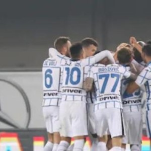  国际米兰客场绝杀AC米兰领跑积分榜