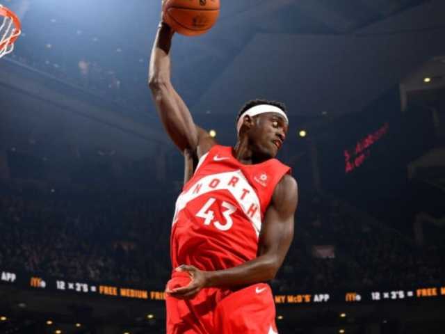  西亚卡姆34，猛龙逆转击败公牛  